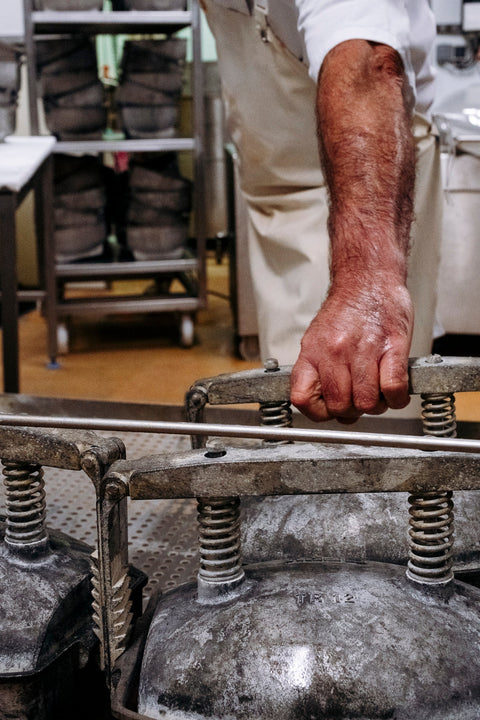 Les Moules en Fer : le secret de nos jambons blancs artisanaux